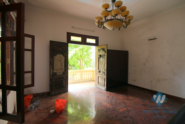 Cheap house for rent in the heart of Tay Ho over 400 sqm usage area
